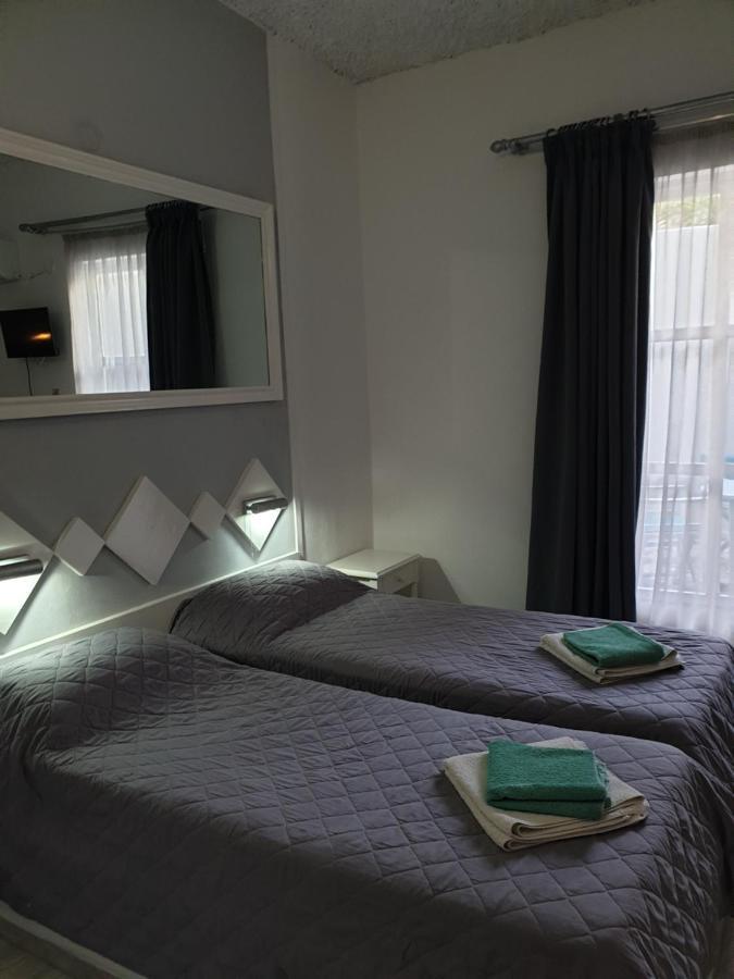 Porto Castello Hotel Fira  Bagian luar foto